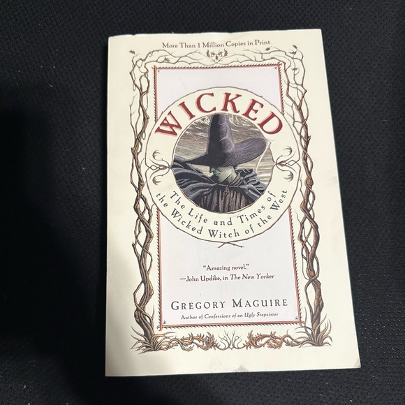 Wicked: The Life & Times of the Wicked Witch of the West 1995 1st Paperback - Picture 1 of 1